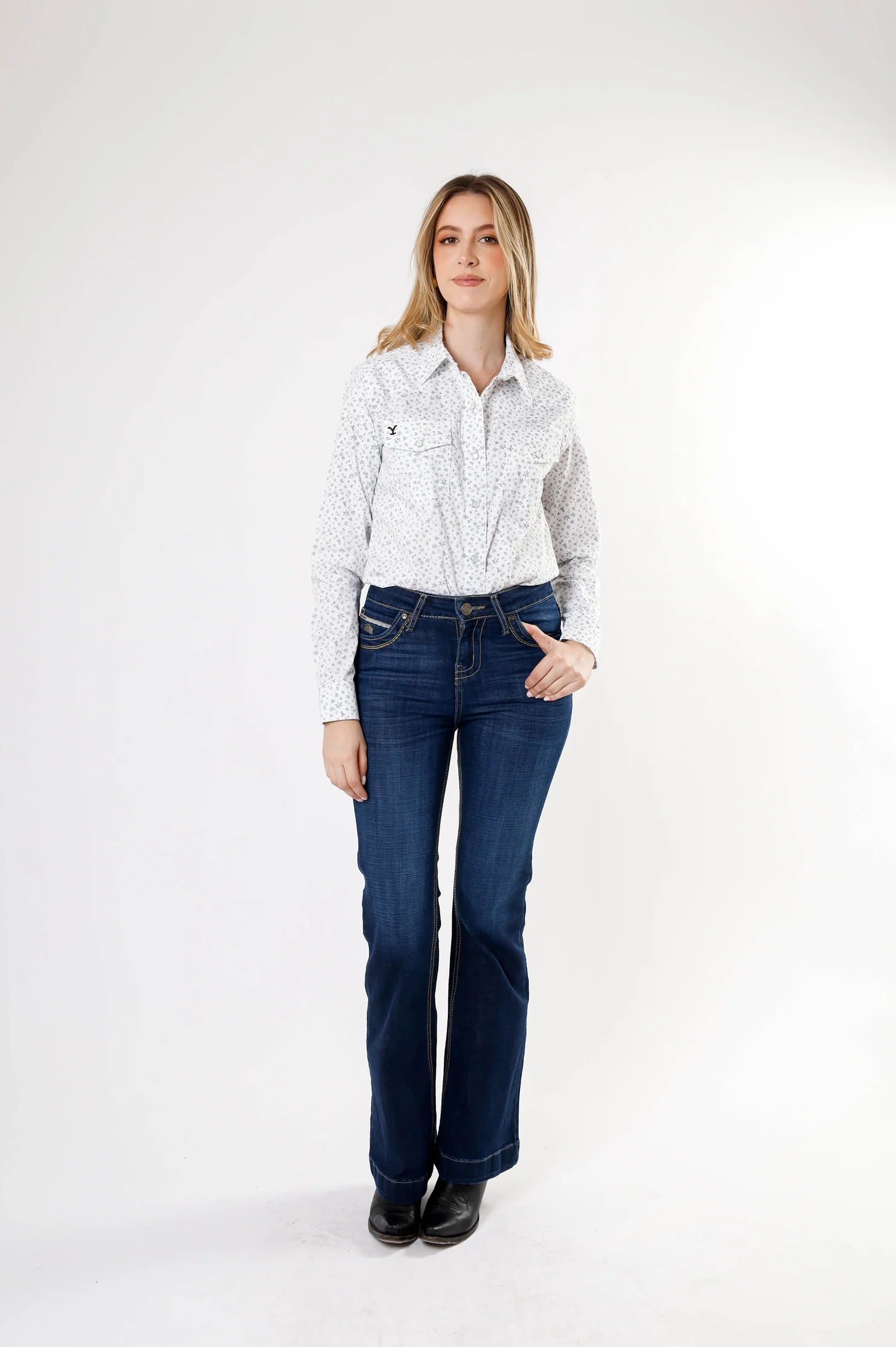 Camisa Yellowstone Blanca Estampado Flores