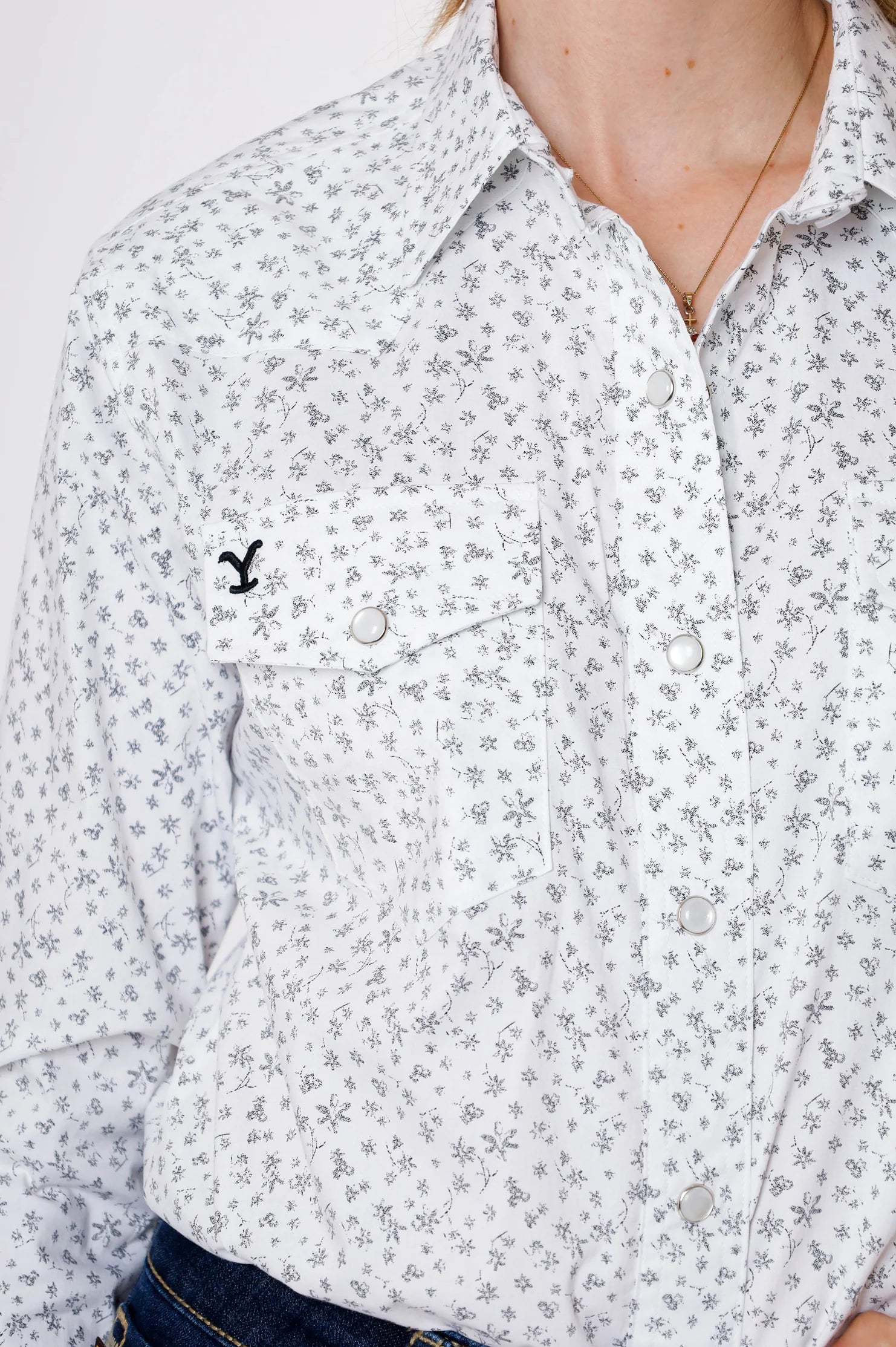 Camisa Yellowstone Blanca Estampado Flores